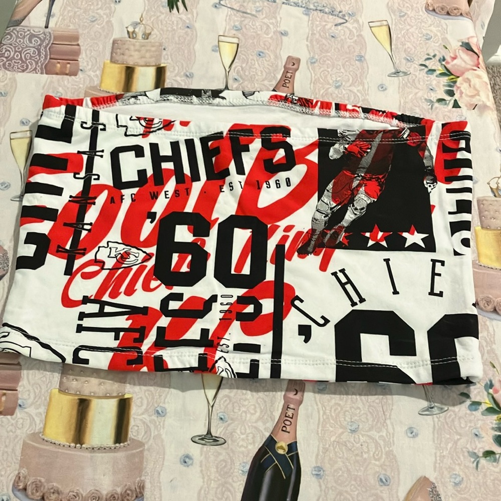 NFL Chiefs Graphic Top - Picture 4 of 4